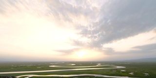 在中国新疆，美丽的巴音布鲁克草原