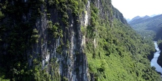 空中林业山陡峭奇异的悬崖与峡谷河