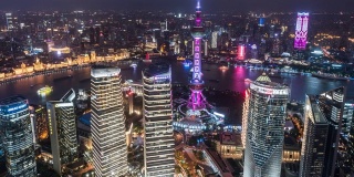T/L WS HA PAN夜晚的现代摩天大楼/中国上海