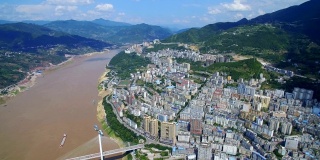 长江大桥鸟瞰图，巴东，湖北，中国。