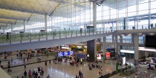 旅客旅客在香港机场候机楼
