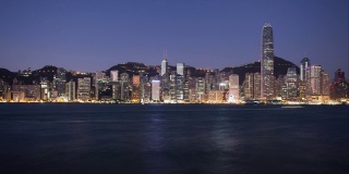 香港城市建筑天际线从夜晚到日出