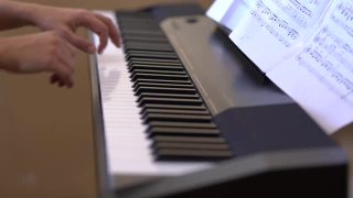 弹钢琴的音乐家视频素材模板下载