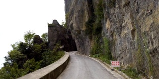 悬崖路上的山，湖北，中国。