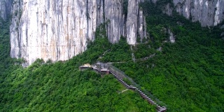 中国湖北恩施大峡谷景区自动扶梯景观。