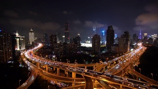 WS HA晚上拥挤的高架道路和繁忙的交通/中国上海视频素材模板下载