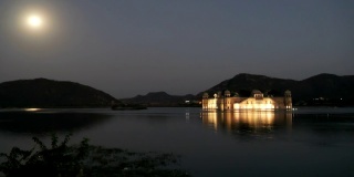斋浦尔宫的满月夜景