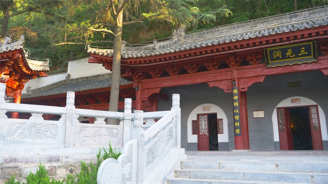中国西安骊山三神石窟传统寺庙建筑