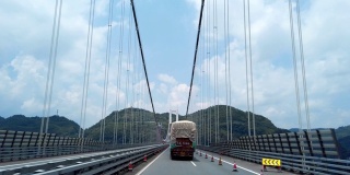 中国湖南吉首矮寨桥。