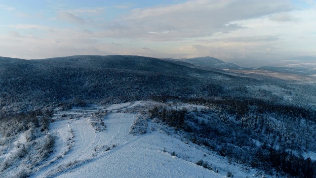 美丽的冬季场景-白色风景-库存镜头