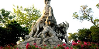 广州越秀公园的五只山羊雕像