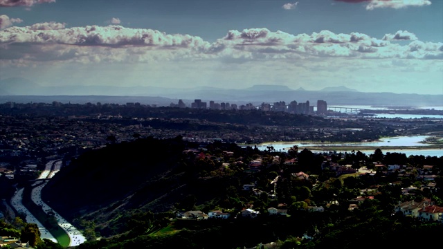从索莱达山拍摄的圣地亚哥市中心景观