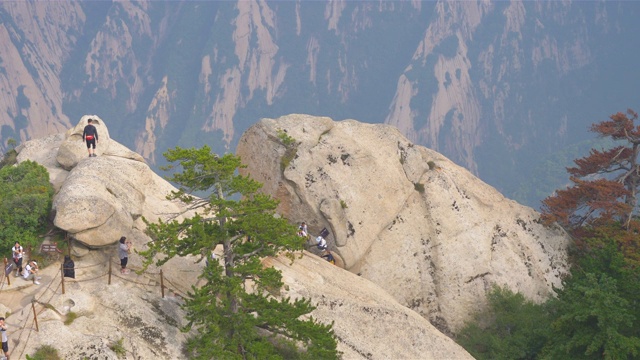 象棋馆位于中国著名景点华山山顶