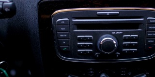 车里的收音机