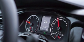 汽车仪表盘速度表转速表80公里每小时欧洲汽车