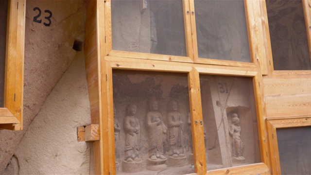 中国甘肃冰灵寺的佛教石窟雕塑。联合国教科文组织世界遗产。
