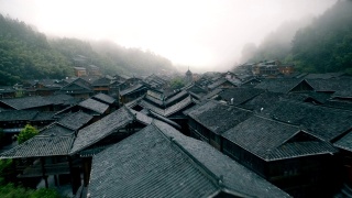 中国贵州肇兴东村清晨鸟瞰图视频素材模板下载