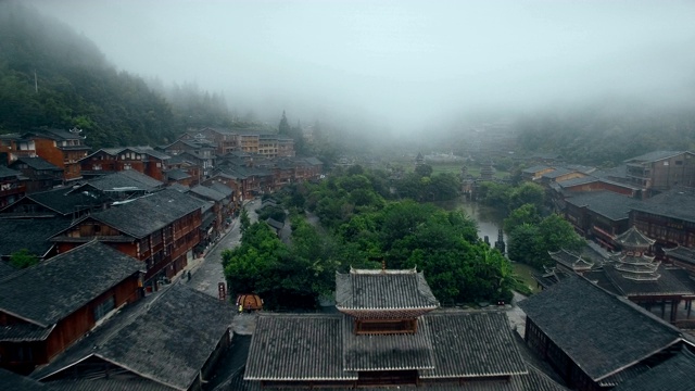 中国贵州肇兴东村清晨鸟瞰图