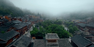中国贵州肇兴东村清晨鸟瞰图