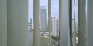垂直百叶窗后的曼谷