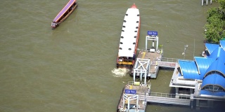 泰国渡船和快艇是湄南河上的运输服务