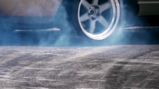 赛车在赛道上燃烧轮胎视频素材模板下载