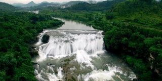 窦坡塘瀑布鸟瞰图，安顺，贵州，中国。
