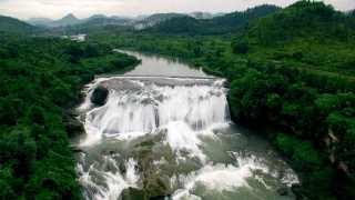 窦坡塘瀑布鸟瞰图，安顺，贵州，中国。视频素材模板下载