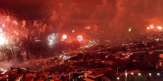 马德拉岛首都芬查尔市的新年焰火