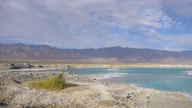 美丽的自然景观，翡翠盐湖在中国青海