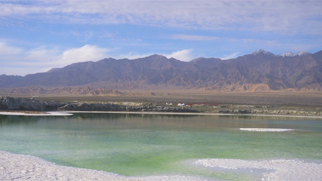 美丽的自然景观，翡翠盐湖在中国青海