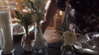 在一场奢华的婚礼中被摆上餐桌视频素材模板下载