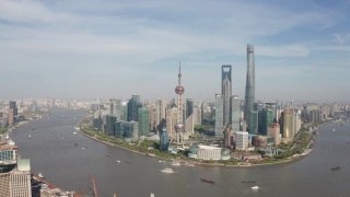白天无人机拍摄的上海城市天际线，中国4k视频视频素材模板下载