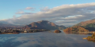 清晨鸟瞰富士山和川口湖