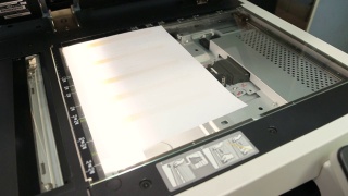 在扫描和复制设备上被扫描的纸张视频素材模板下载