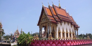 亚洲风格的佛寺装饰。泰国苏梅岛的莱林寺