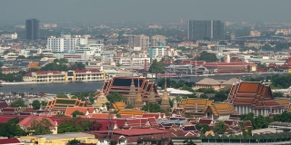 观景台可以看到曼谷湄南河上的大皇宫。