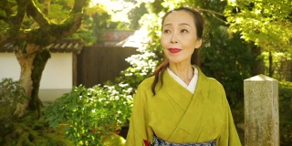 优雅的日本女人在日本京都