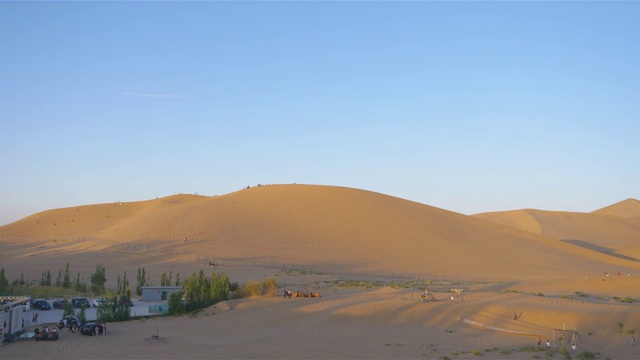 美丽的黄昏景观在敦煌沙漠甘肃中国。