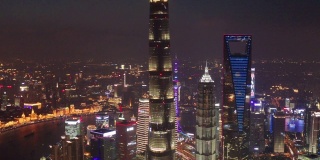 4k无人机航拍陆家嘴摩天大楼日落时分的视频，中国上海