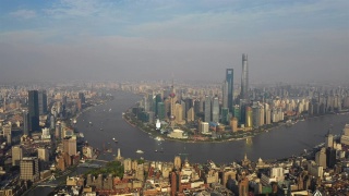 中国上海，日出时分，陆家嘴摩天大楼的4k无人机镜头视频视频素材模板下载