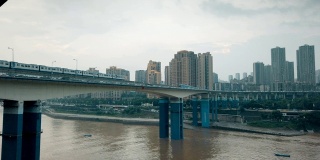 中国重庆嘉陵江大桥。