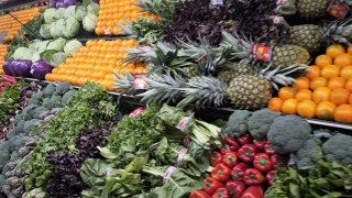 在超市购物-水果和蔬菜部视频素材模板下载