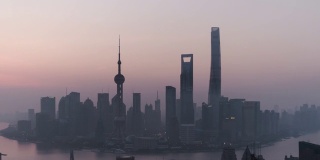 T/L ZI鸟瞰图上海天际线在黎明，从夜晚到白天/上海，中国