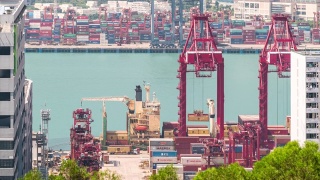 延时:香港青衣港货柜港口货柜装卸至货船运费视频素材模板下载