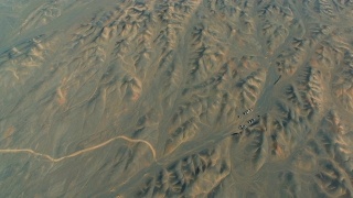 中国新疆戈壁沙漠鸟瞰图。视频素材模板下载