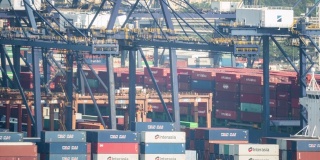 延时:在香港青衣港口货柜港口装卸货柜货物至货船