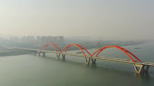 晴朗的傍晚长沙江边著名的交通大桥航拍全景4k中国