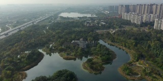 晴天成都市著名的全球中心区公园航拍全景4k中国