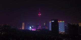夜间时间照亮了成都著名电视塔地区4k中国航拍全景